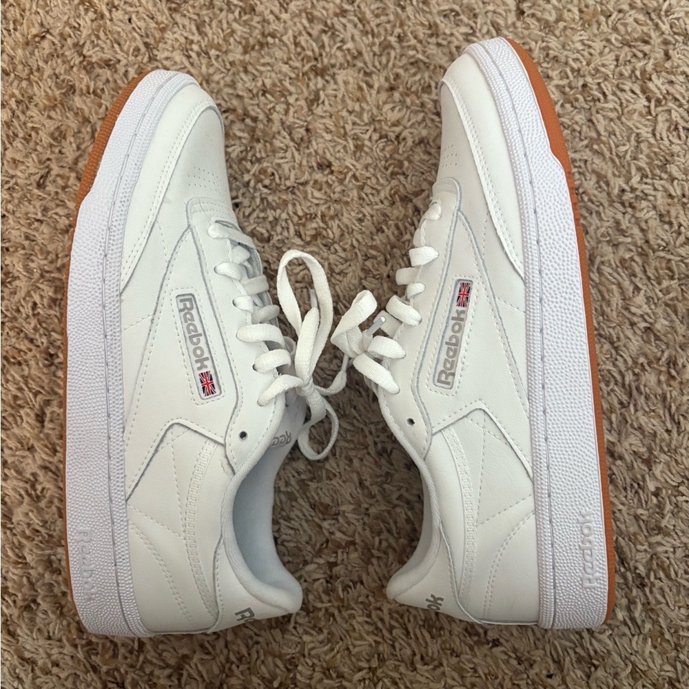 WOMANS REEBOK SNEAKERS